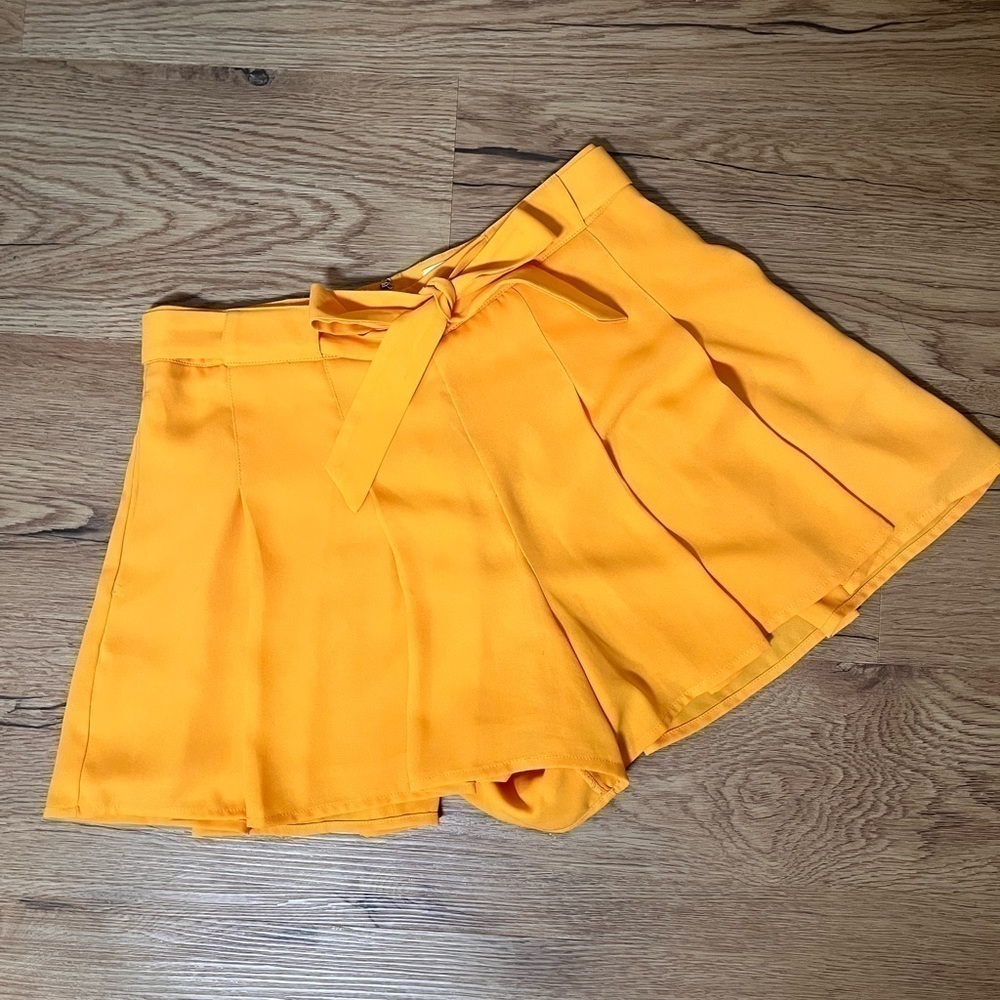 SUNDAY BEST| WESTLEY PLEATED SHORTS - Picture 2 of 9